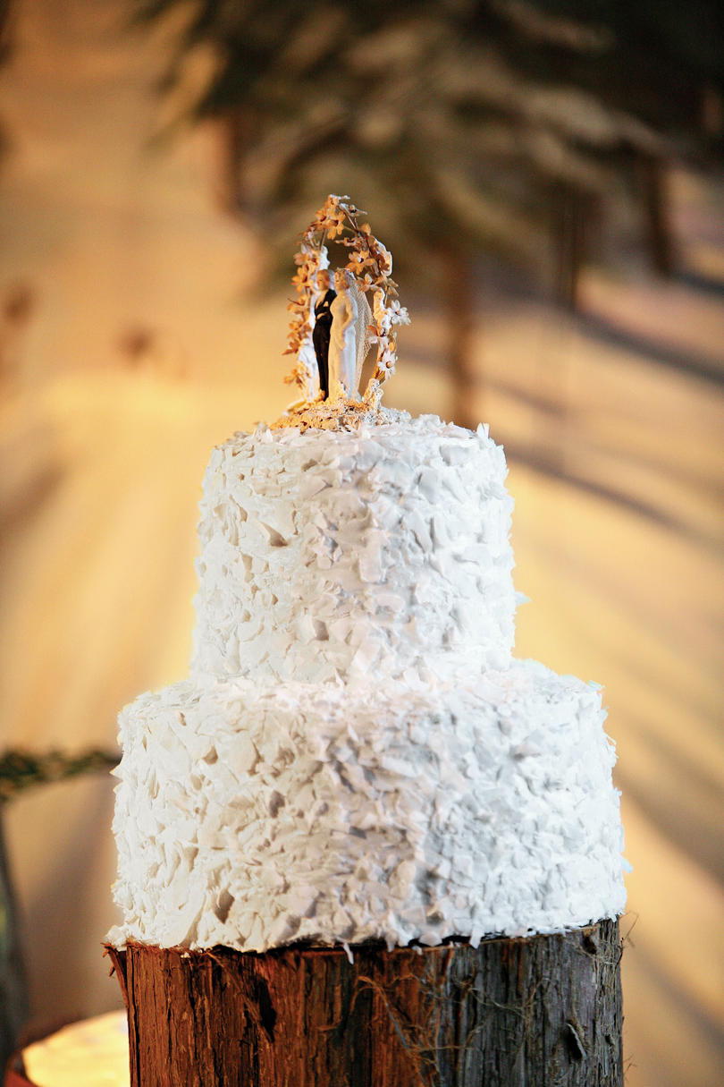 Zima Wonderland Wedding Cake 