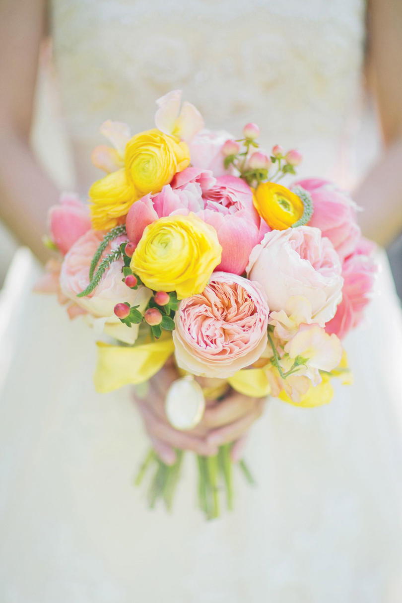 गुलाबी and Yellow Bouquet