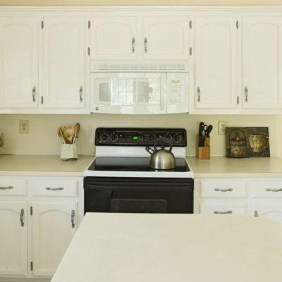 valkoinen kitchen cabinets, microwave, and kitchen island with neutral colored accents in the kitchen accessories