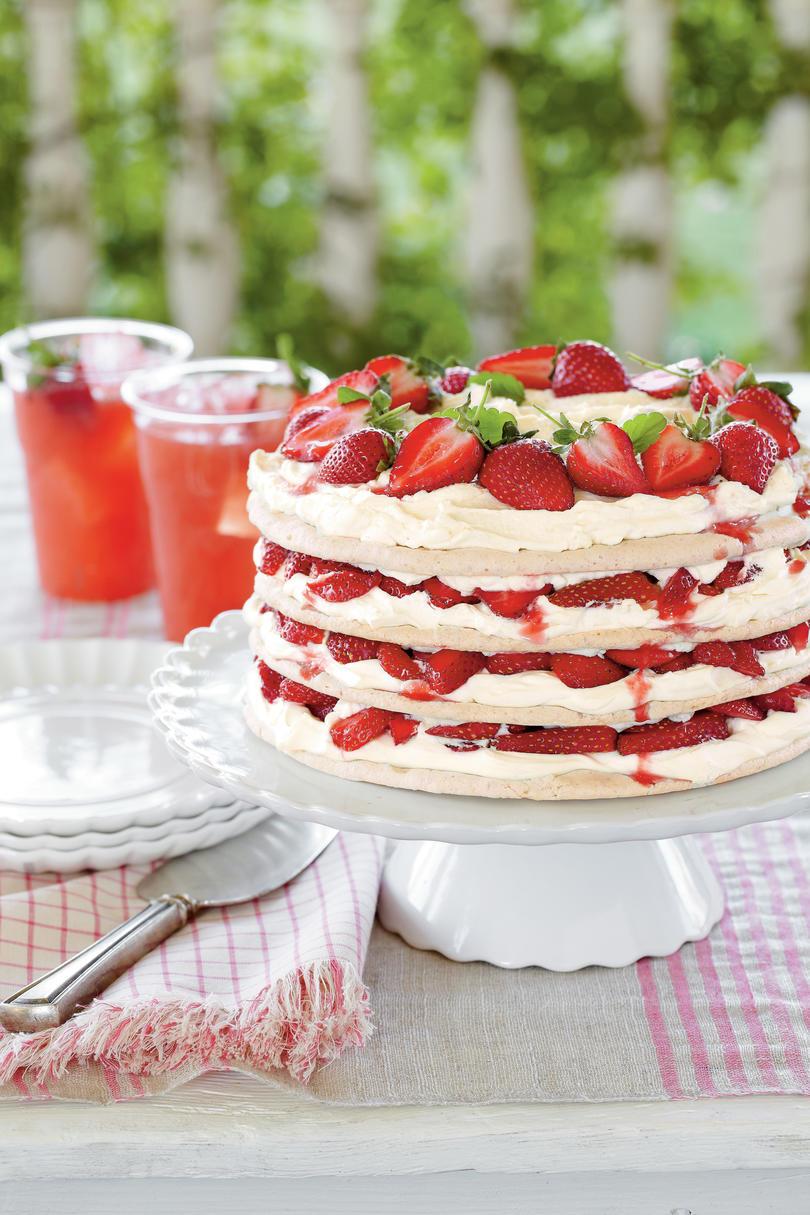 Φρέσκο Strawberry Meringue Cake Recipe