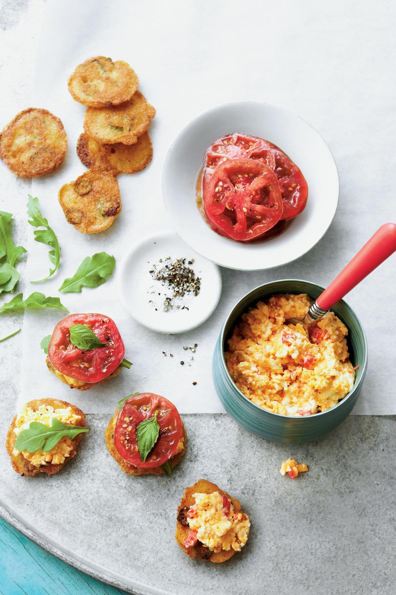 केवल Ripe for Summer: Tomato and Okra Cornmeal Cakes