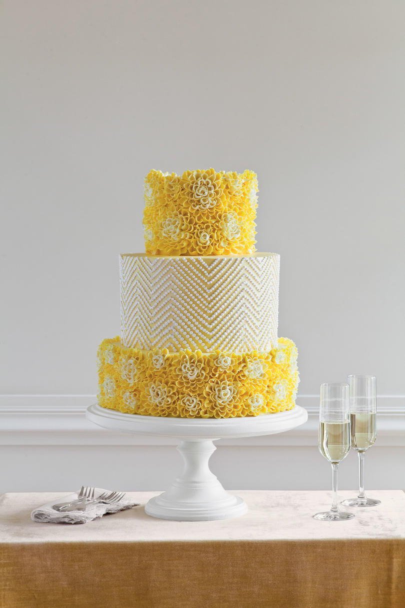 Fényes Blooms Wedding Cake 