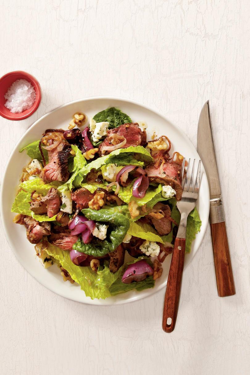 Ψημένο Steak Salad with Walnut Dressing
