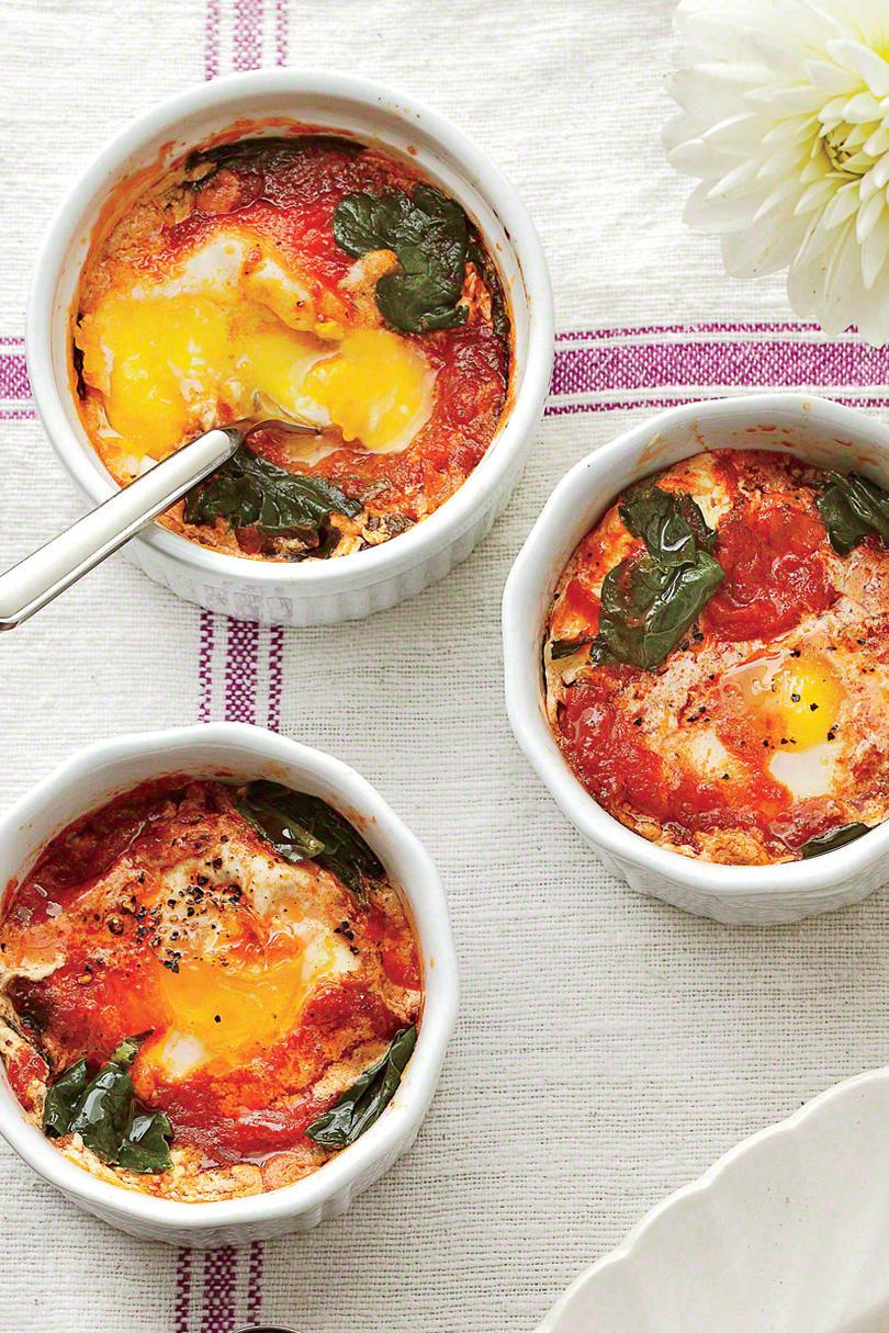 paistettu Eggs with Spinach and Tomatoes