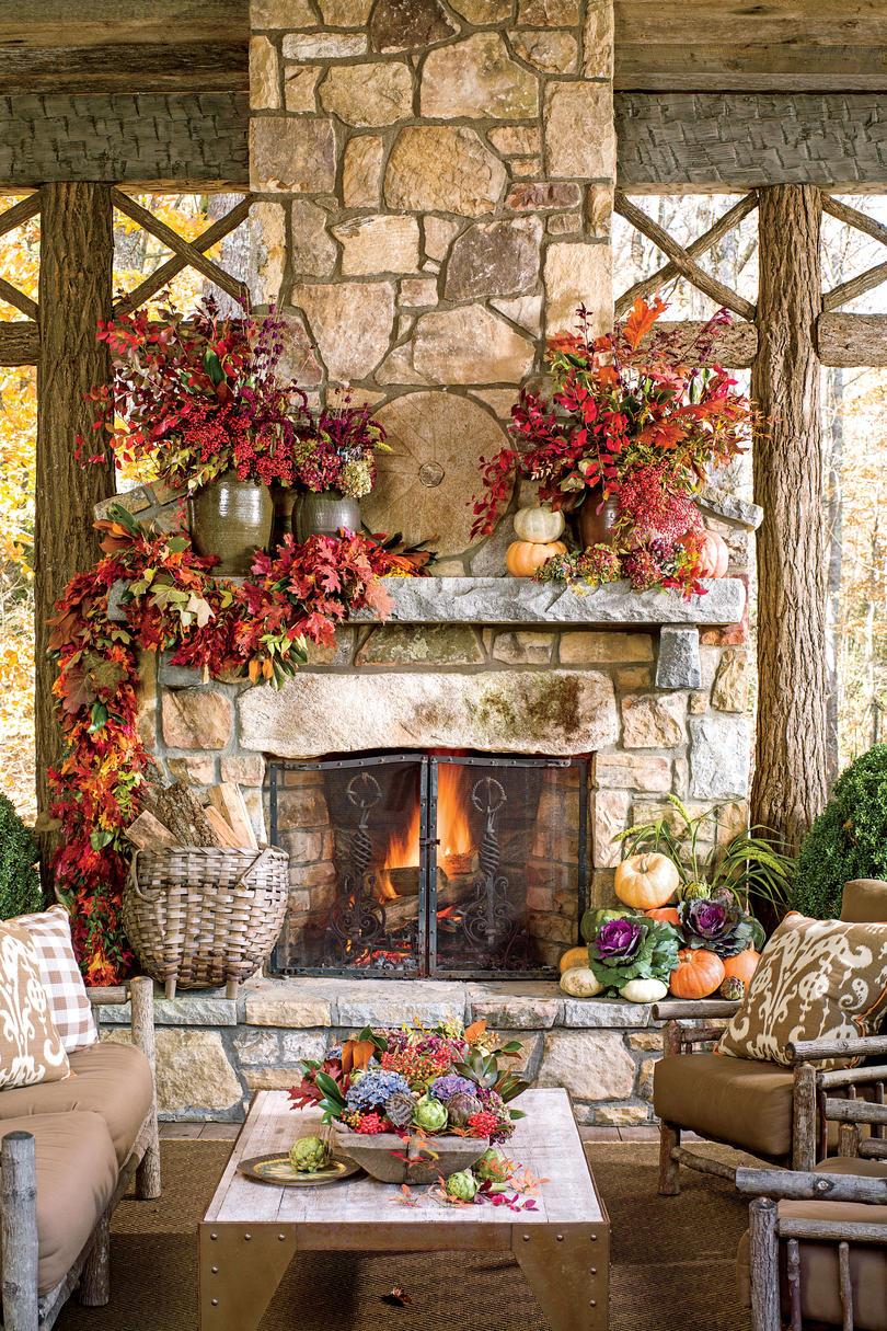 Kényelmes Outdoor Fireplace
