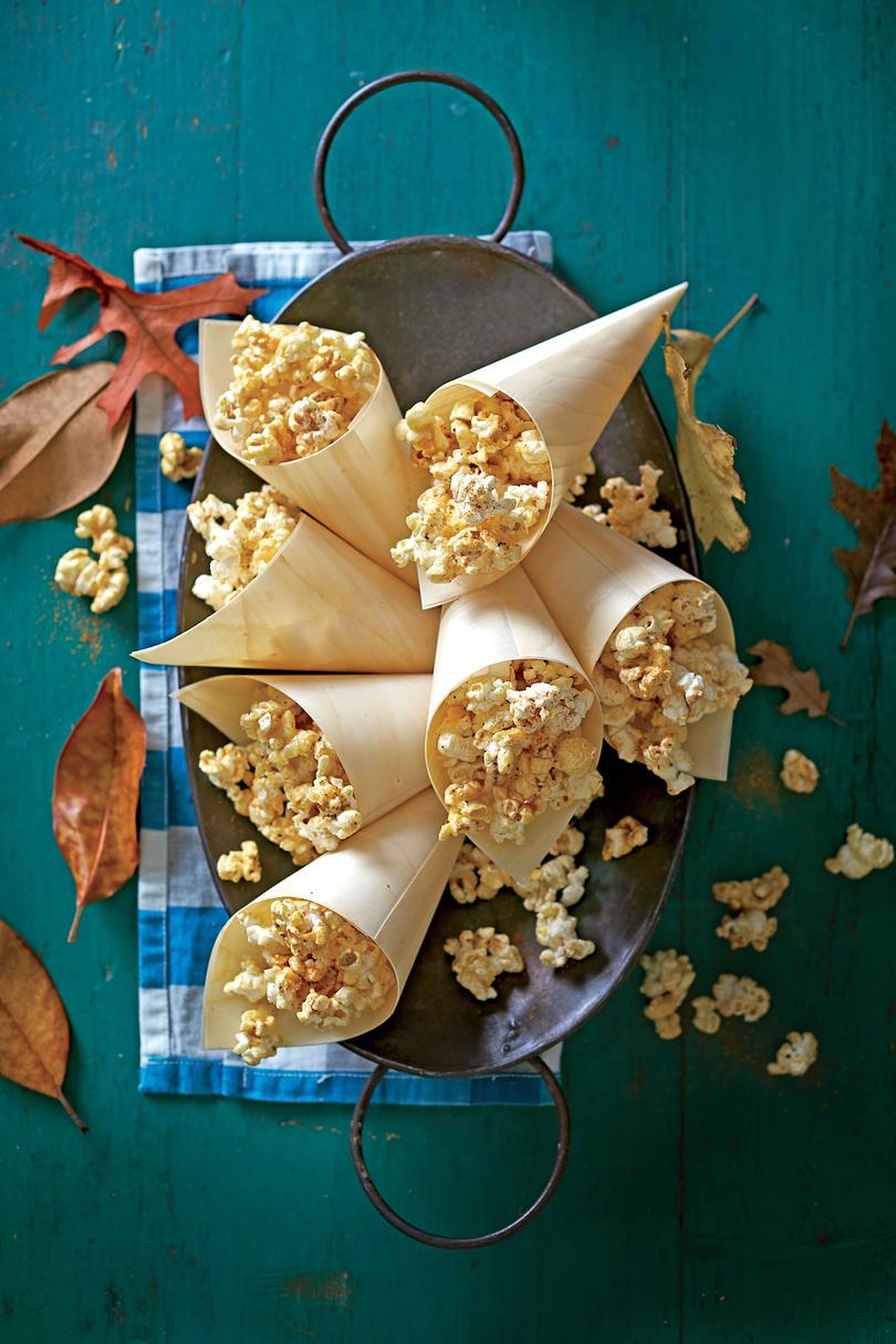 Cukor és fűszer Caramel Popcorn Recipe