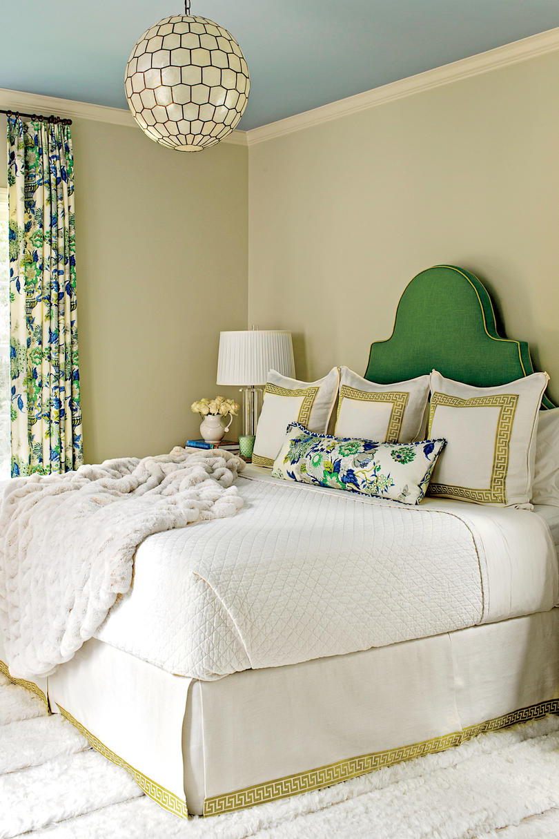 स्वामी Bedroom with Green Headboard
