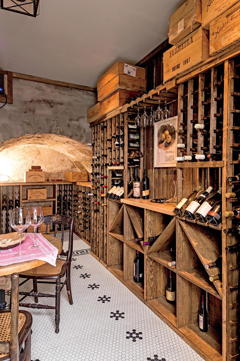 वाइन Cellar with Wood Shelves