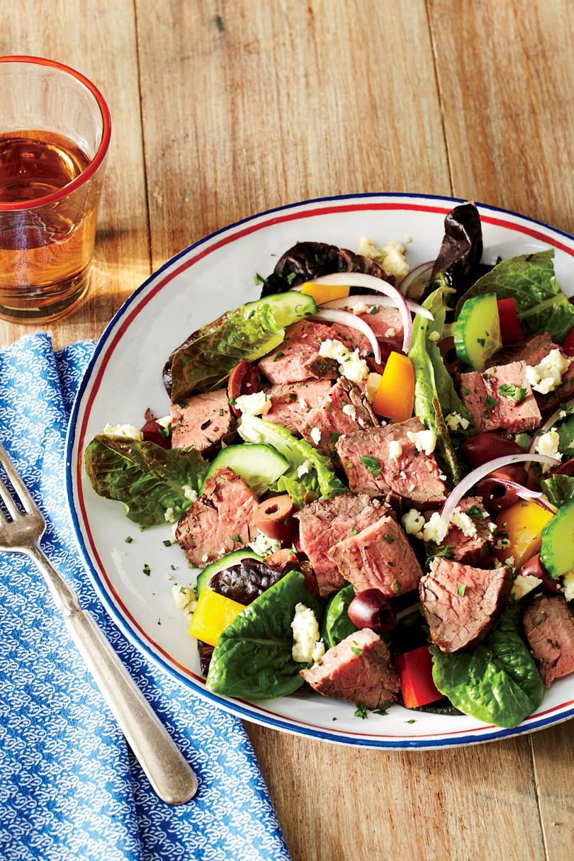काटा हुआ Salad with Steak