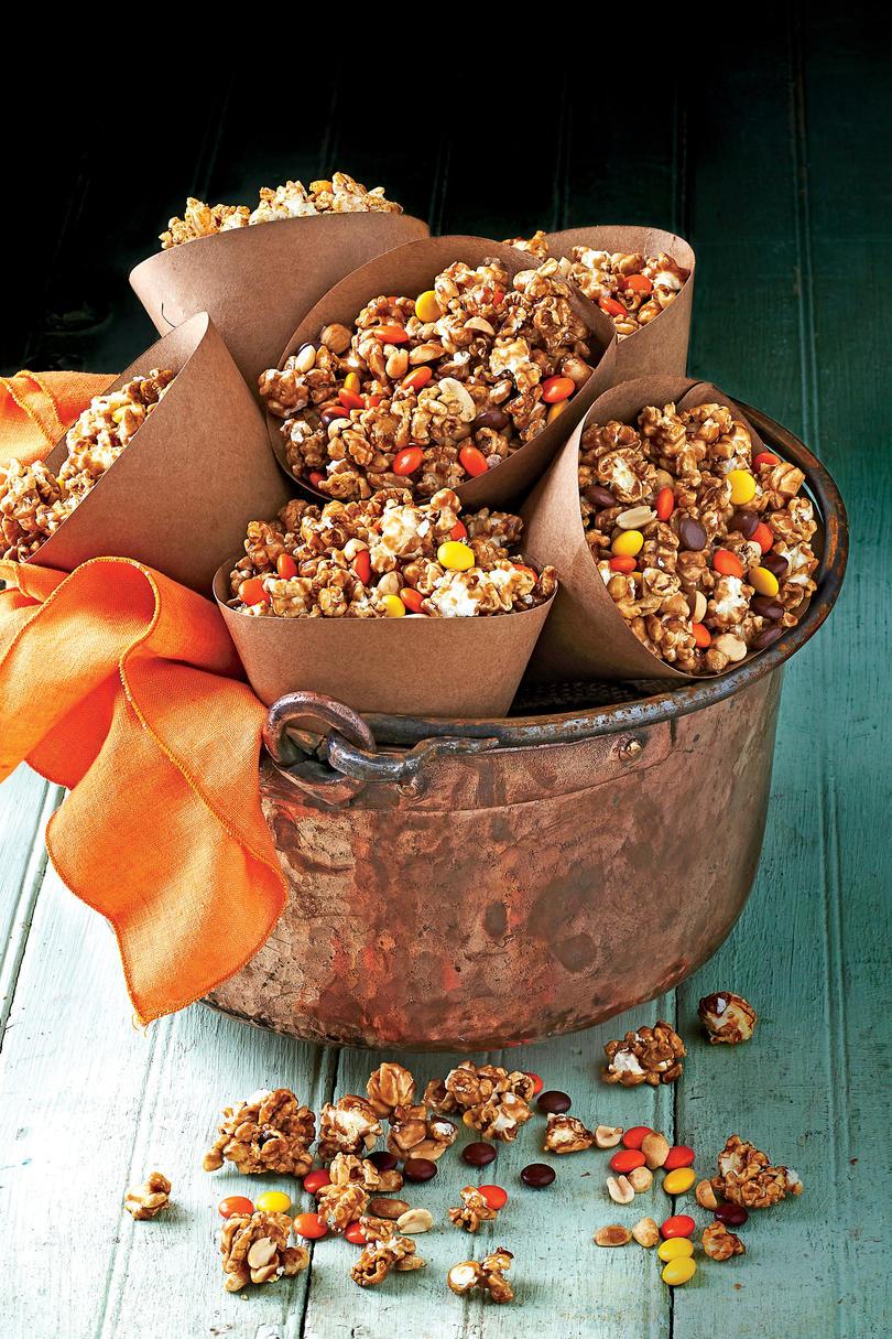 Caramel-Peanut-Popcorn Snack Mix