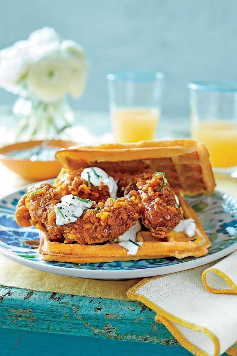 गरम Chicken-and-Waffle Sandwiches