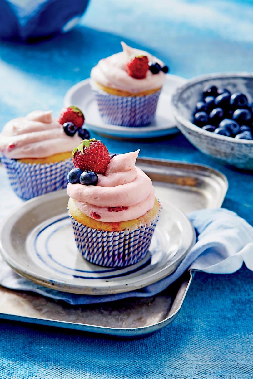 स्ट्राबेरी-ब्लूबेरी Cupcakes