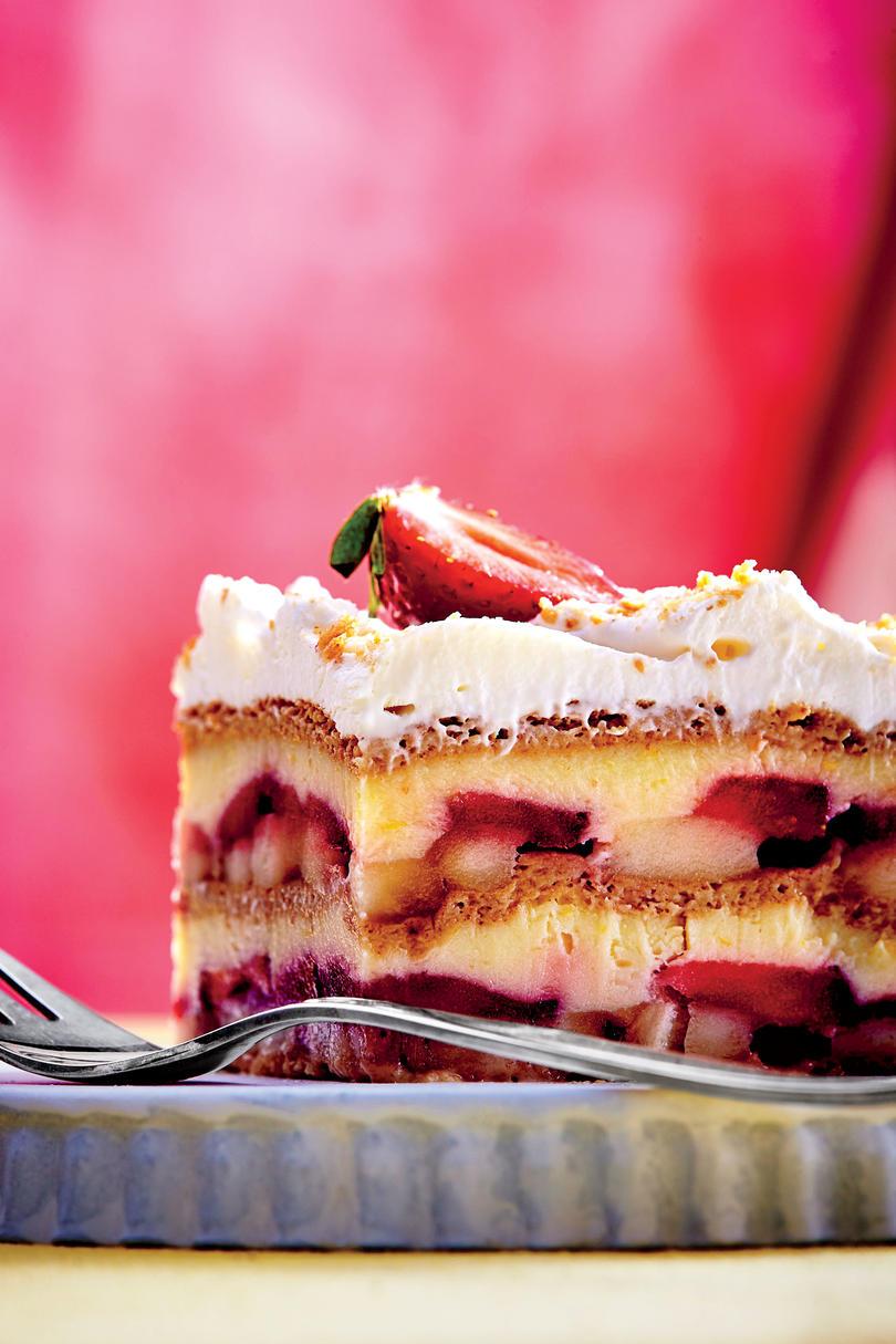 स्ट्रॉबेरी केला Pudding Icebox Cake