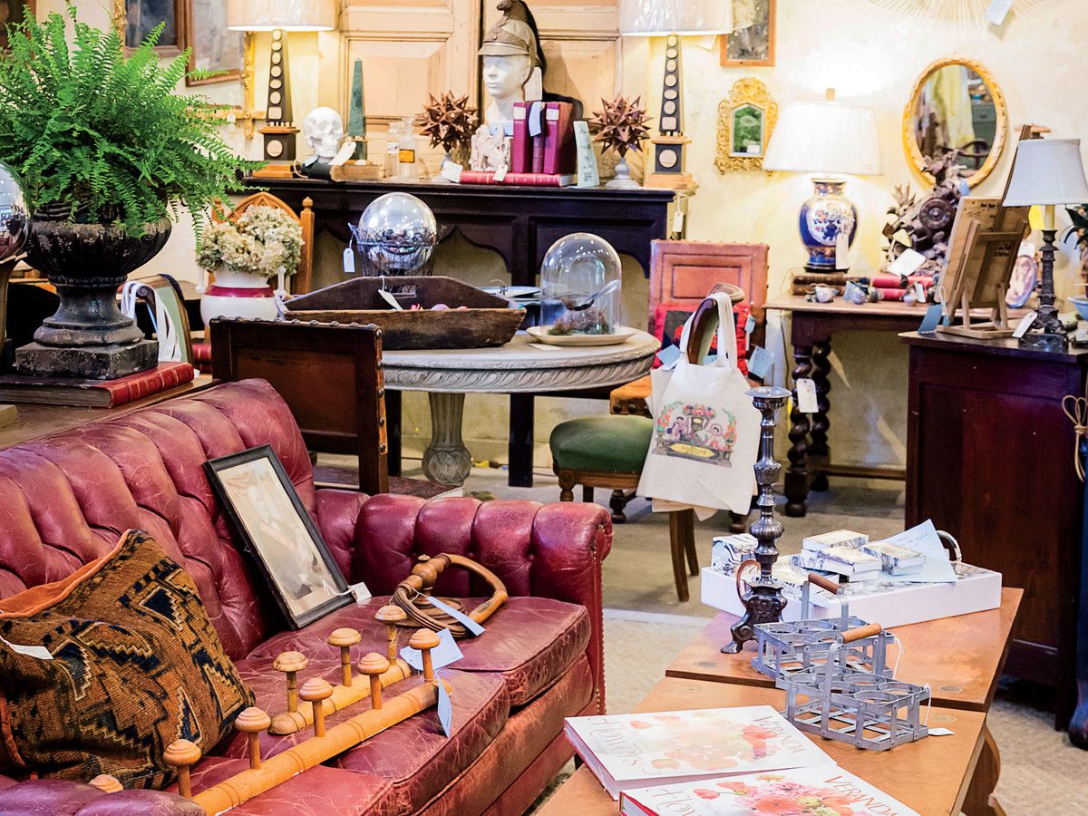 तफ़सील Antiques in Cashiers, NC