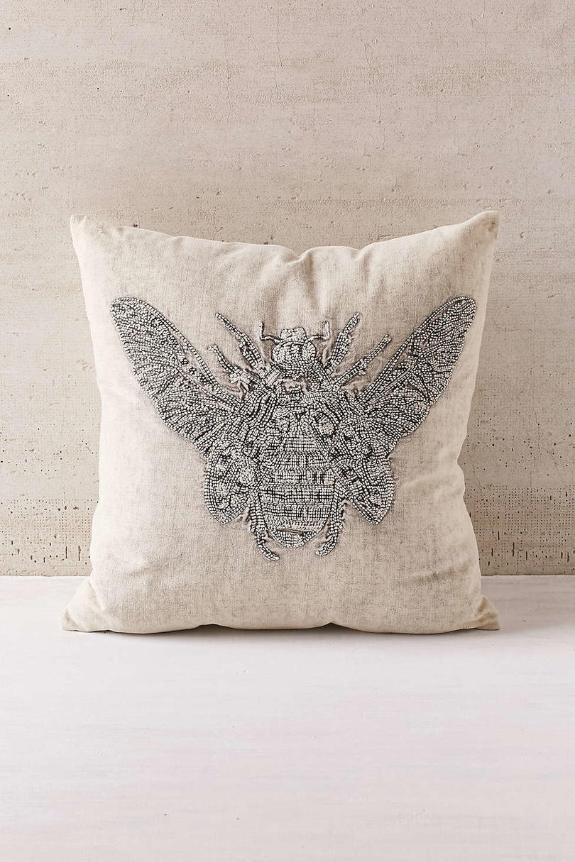 बूटेदार Beetle Pillow