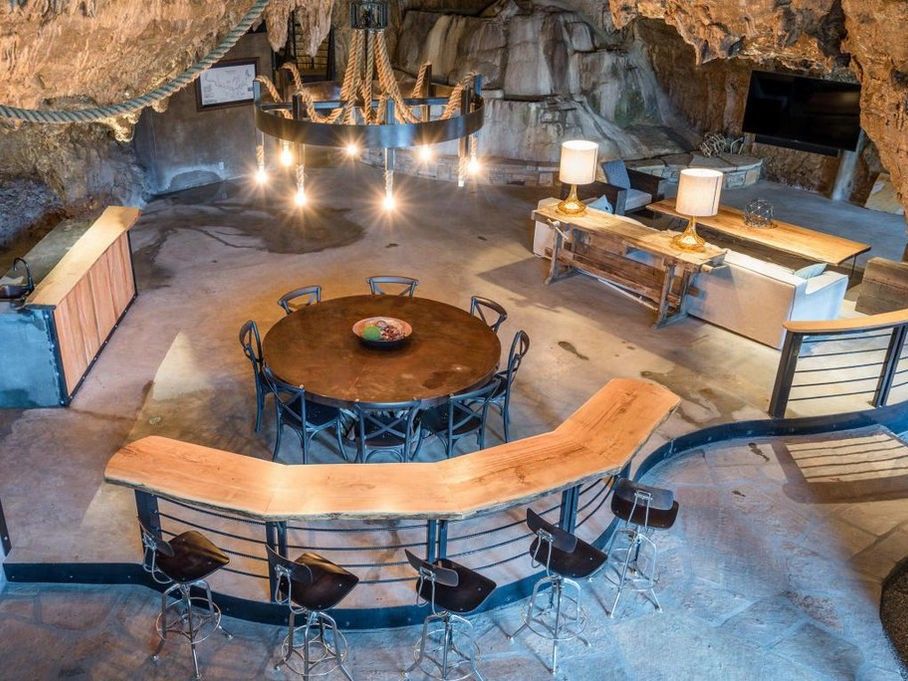 अर्कांसस Cave Home Dining Room