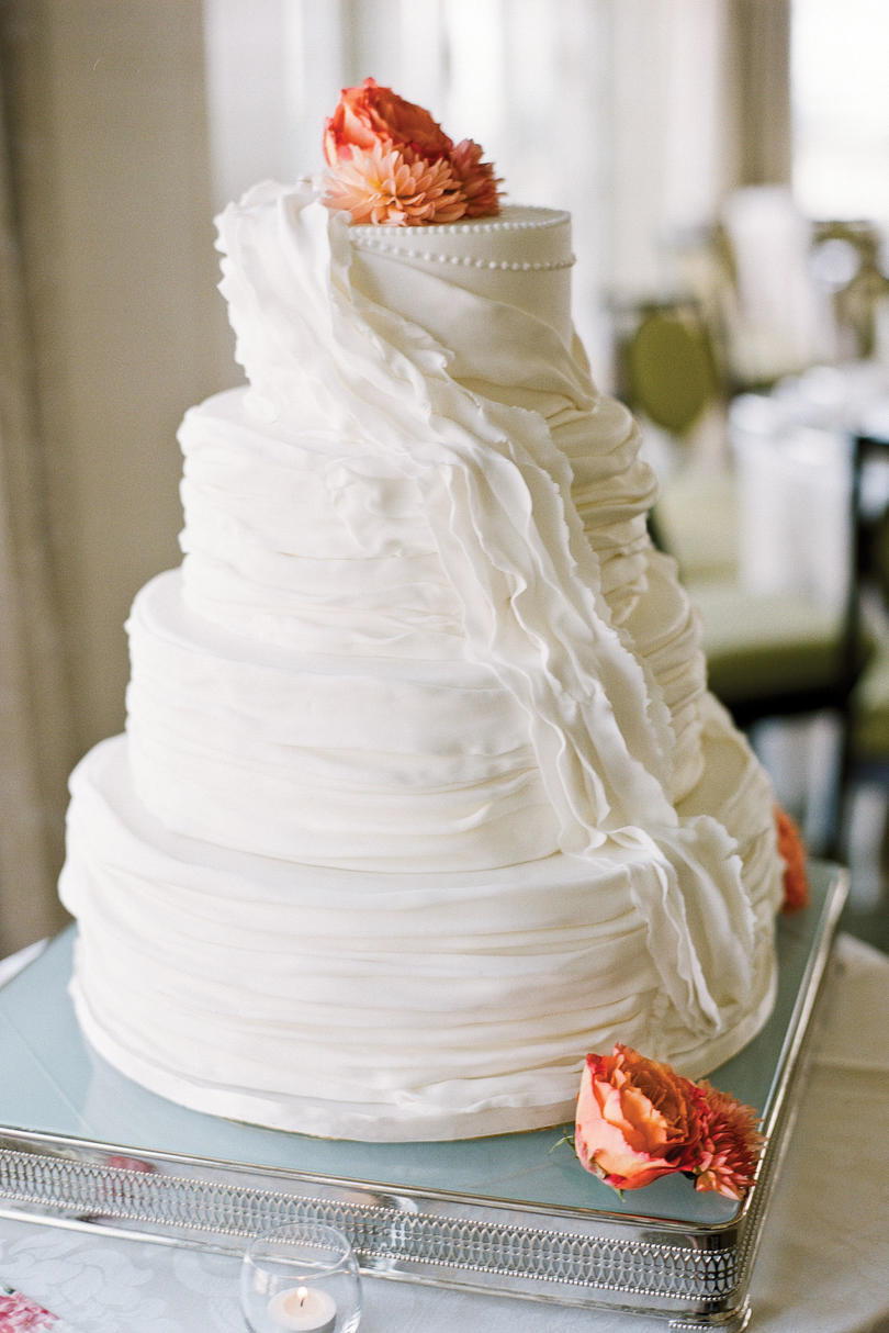 झालरदार Wedding Cake 