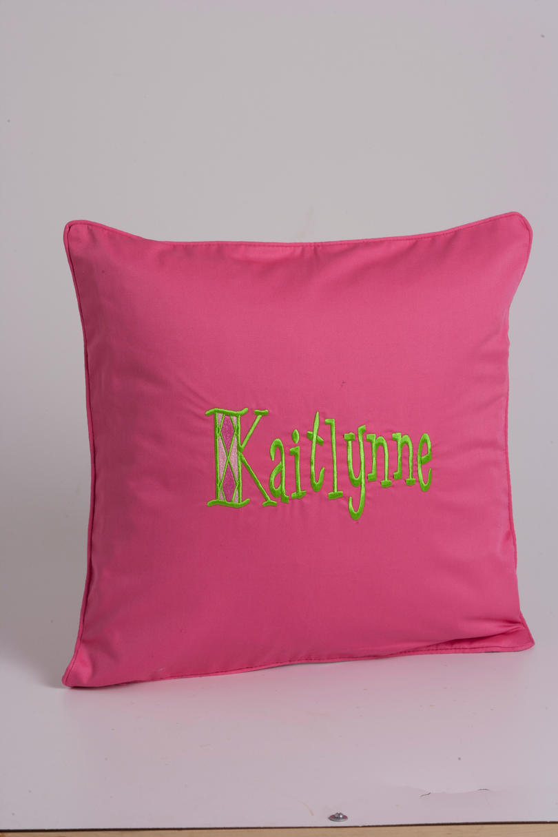मोनोग्राम Pillows for a Girl's Room