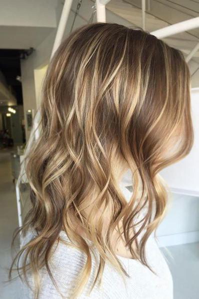 Φως Brown Hair with Buttery Blonde Highlights