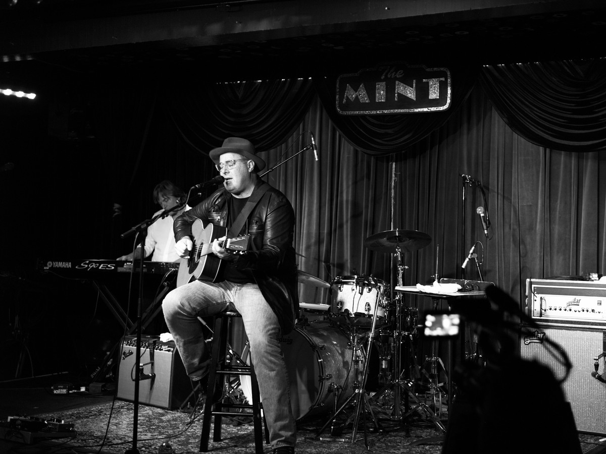Vince Gill Playing At The Mint
