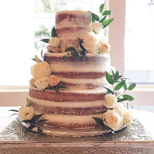 खुश Wedding Cake