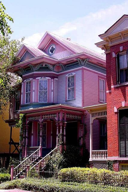 गुलाबी House in Savannah