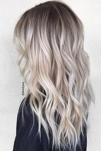 एश Blonde with Allover Layers