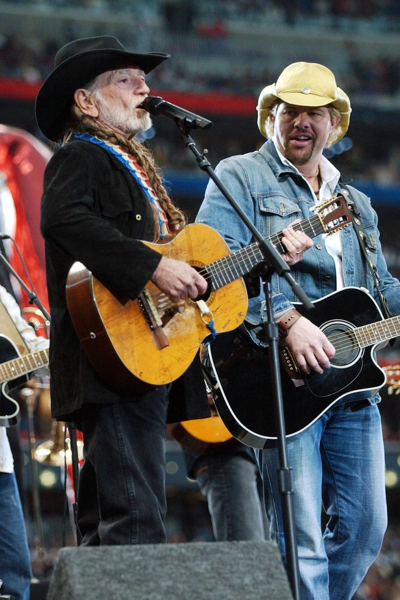 अविस्मरणीय Country Music Duets Toby Keith and Willie Nelson