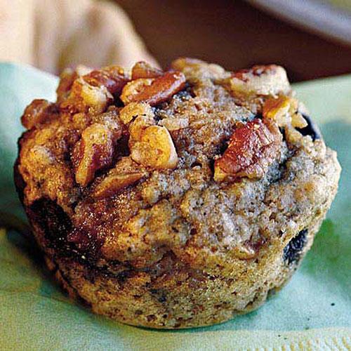 ताज़ा Blueberry Recipes: Berry-and-Spice Whole Wheat Muffins