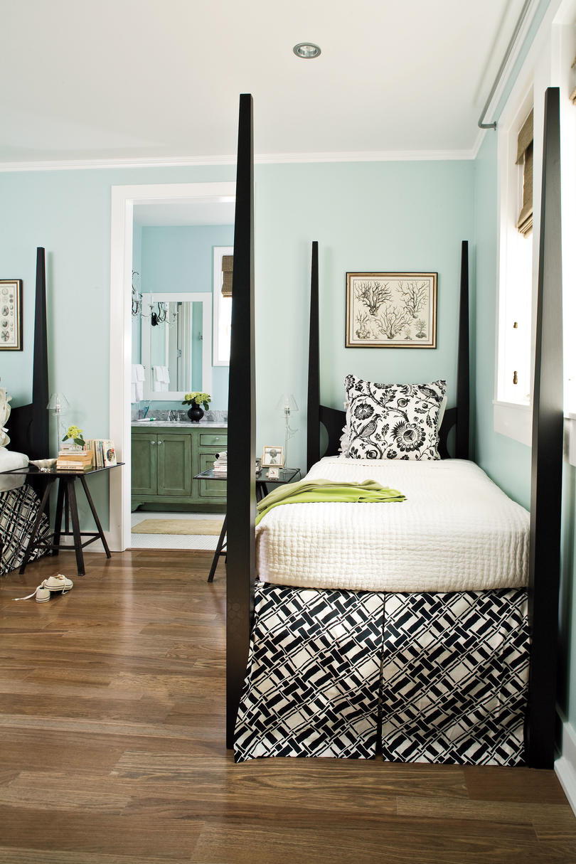 नीला and Black Twin Bedroom