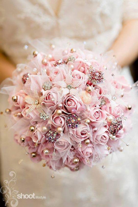 गुलाबी Rose Pearl Bouquet