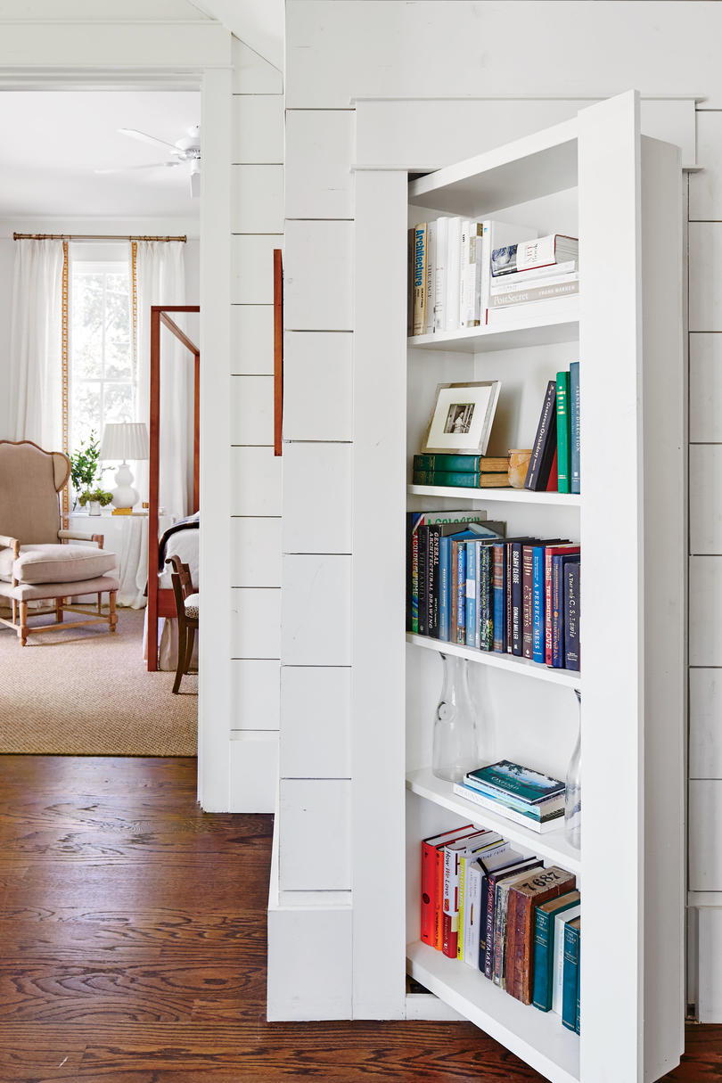 अन्ना Braund White Cottage Bookshelf