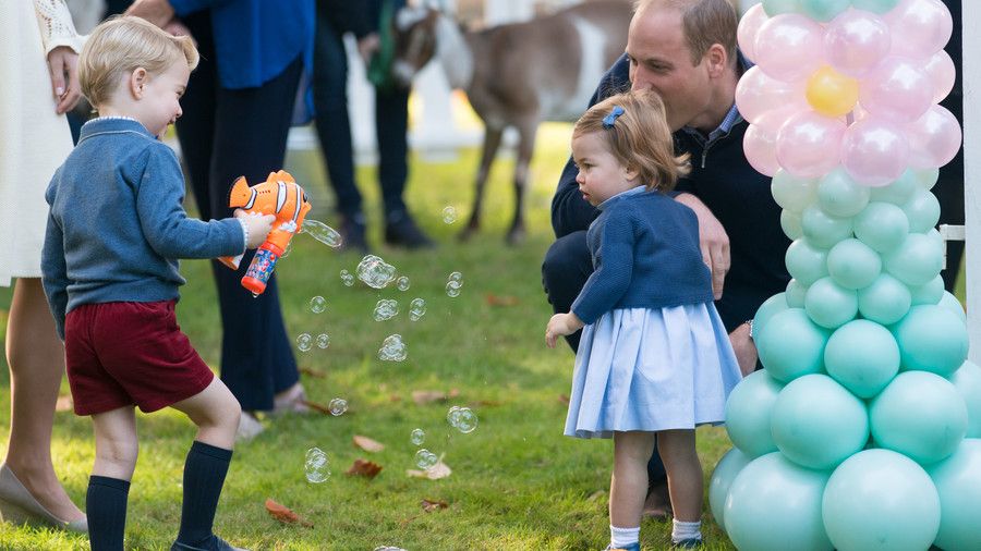 हमारी Prince Charming! 15 Adorable Photos of George Blowing Bubbles With Charlotte