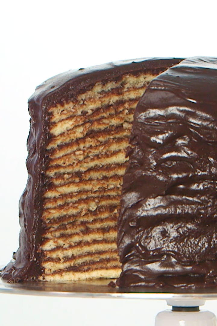 आइवी लता Odom 18-Layer Chocolate Cake Still