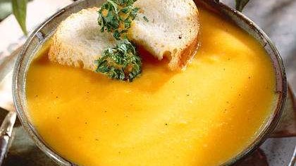 गाजर और Butternut Squash Soup with Parsleyed Croutons