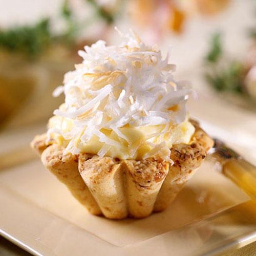 Kókuszdió Cream Tarts with Macadamia Nut Crusts