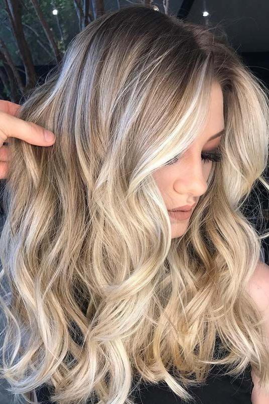 ठंडा Blonde with Shadow Roots