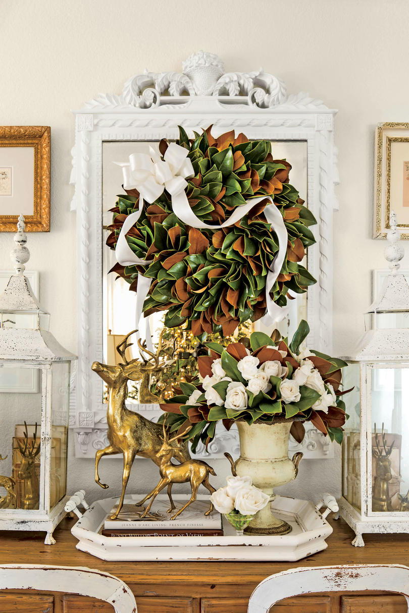 Μαγνολία Wreath on Mirror with Bow