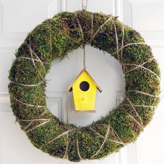 Mahovina Wreath with Yellow Birdhouse