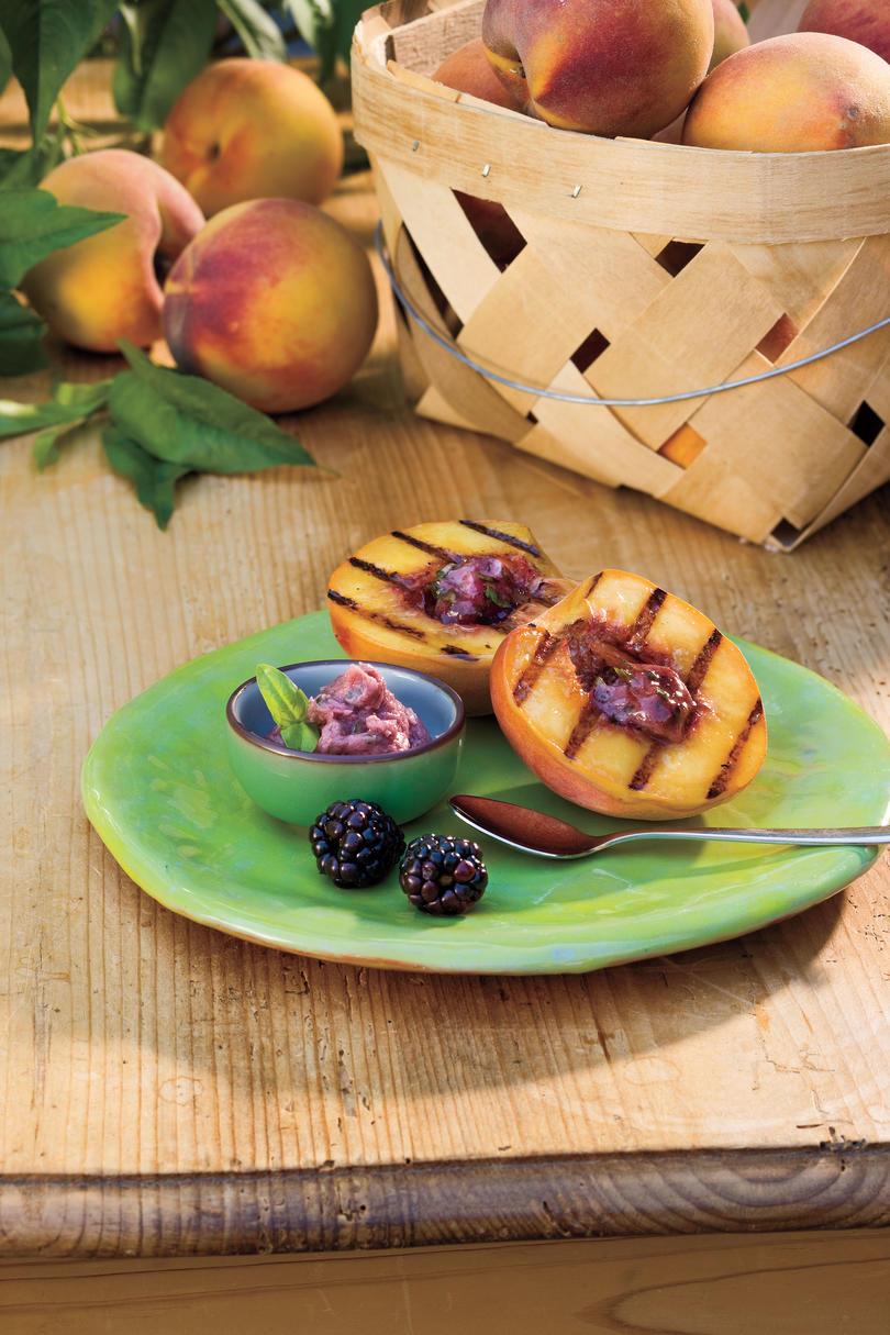 Καλοκαίρι Peach Recipes: Grilled Peaches with Blackberry-Basil Butter