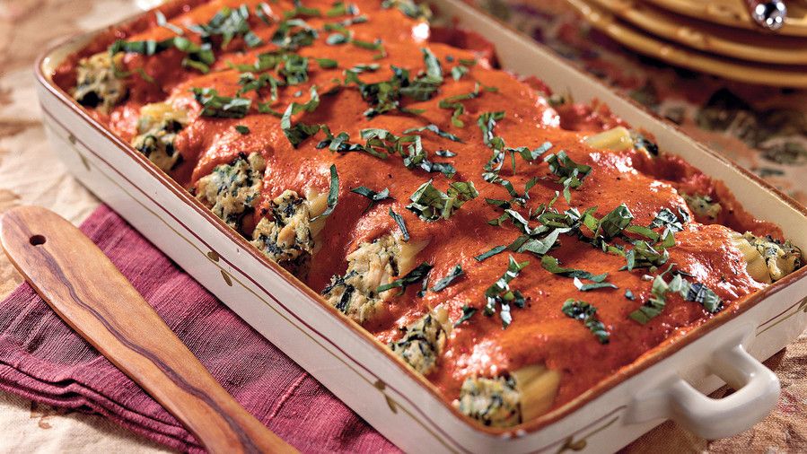 आसान Pasta Recipes: Chicken Cannelloni with Roasted Red Bell Pepper Sauce