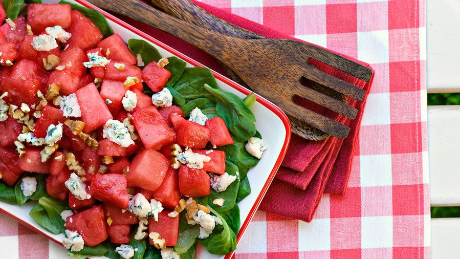 Görögdinnye, Mache, and Pecan Salad Recipe
