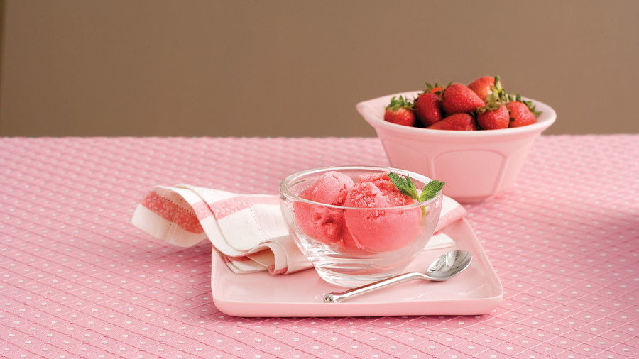 स्ट्रॉबेरी Buttermilk Sherbet Recipe