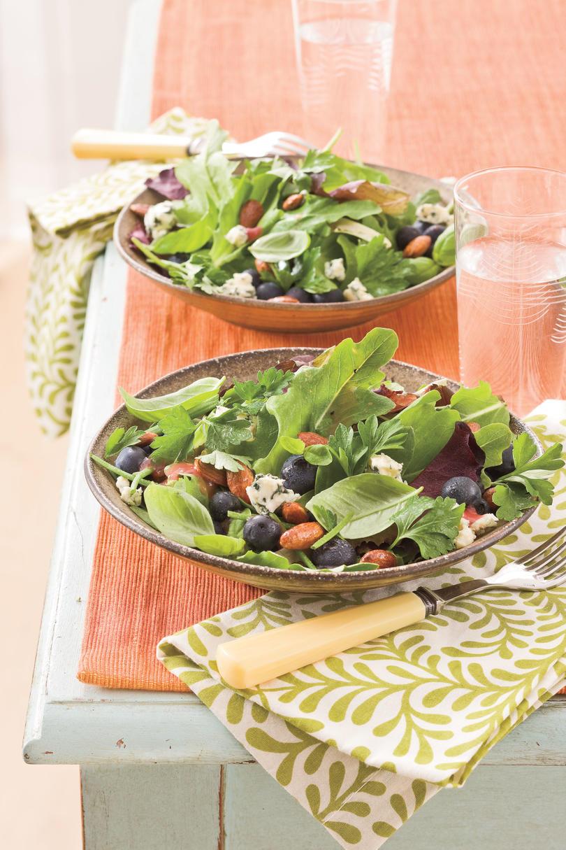 ताज़ा Blueberry Recipes: Blueberry-Gorgonzola Salad