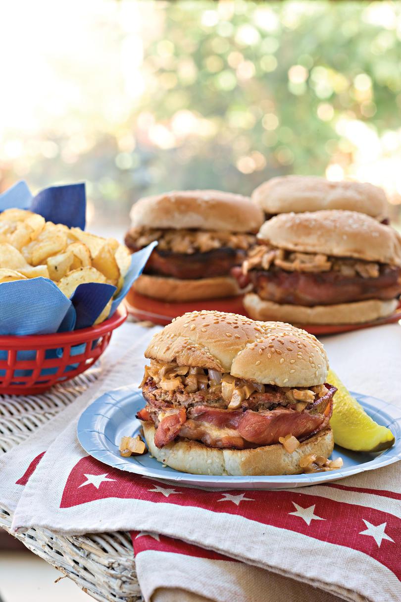 Četvrti of July Menu: Bacon-Wrapped Barbecue Burgers