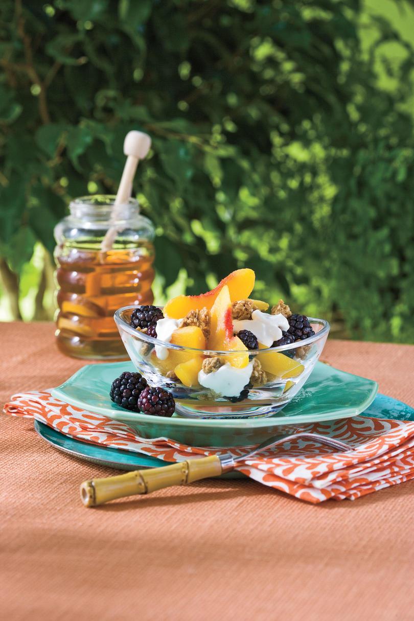 स्वस्थ Food Recipe: Peach-Blackberry-Yogurt Fruit Cups