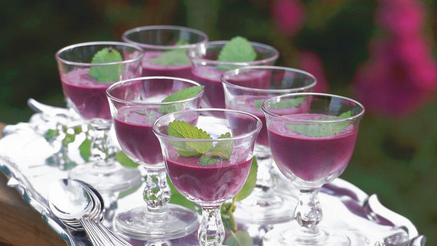 ताज़ा Blueberry Recipes: Chilled Blueberry Soup