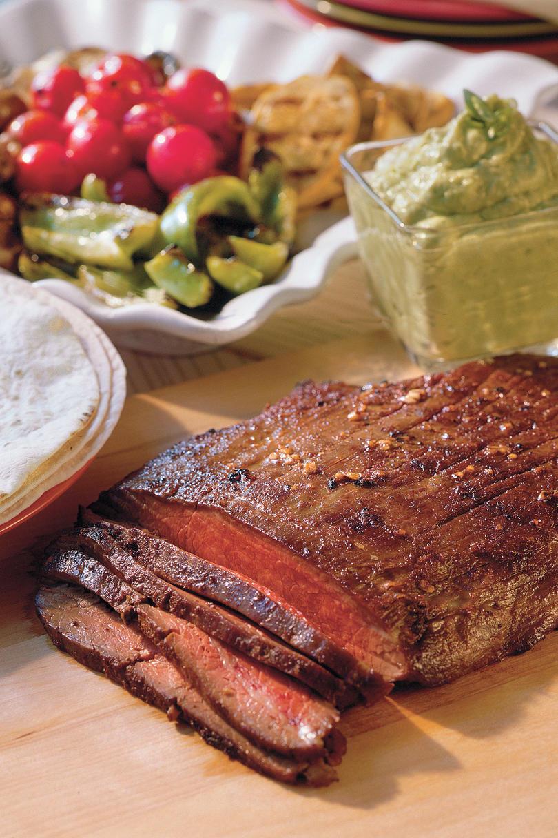 आसान Weeknight Grilling Recipes: Grilled Flank Steak With Guacamole Sauce