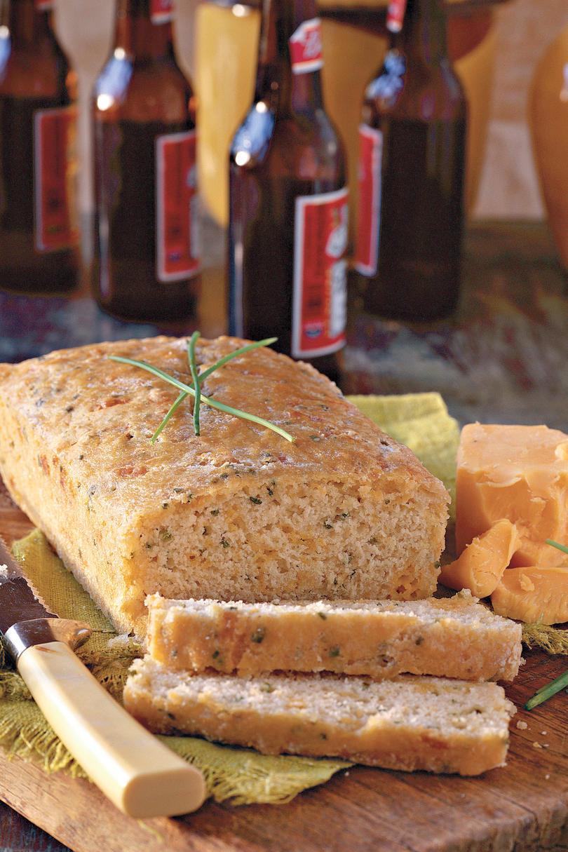 Cheddar-Ruohosipuli Beer Bread