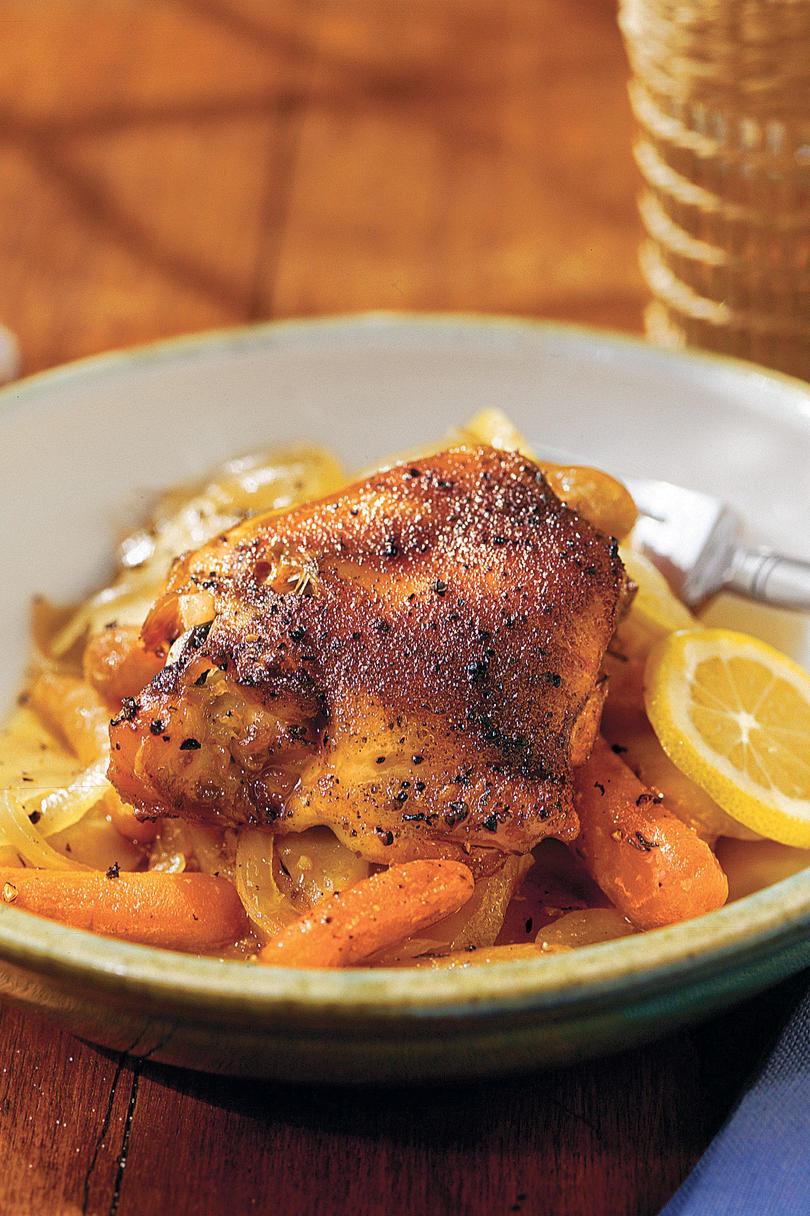 dinsztelt Chicken Thighs With Carrots and Potatoes